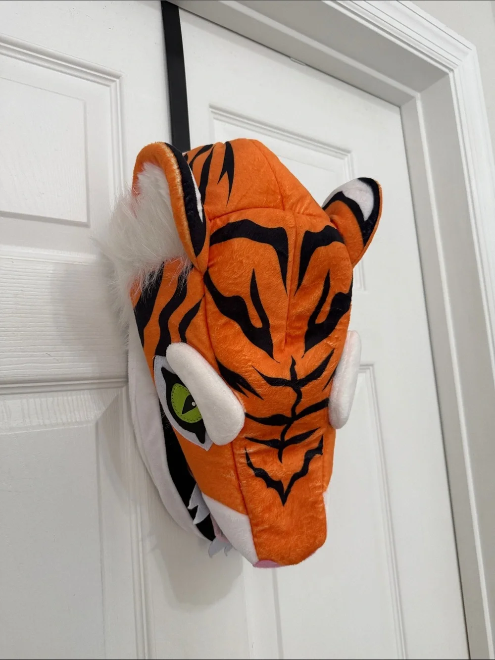 Elope adult tiger jaw some hat